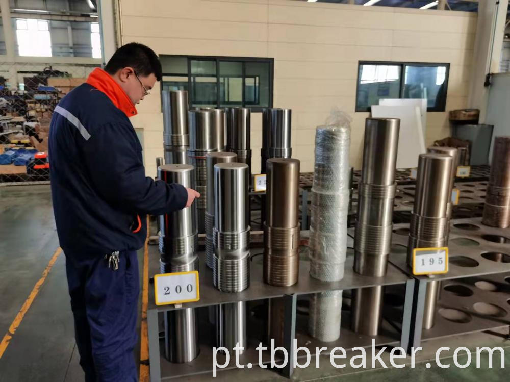 Breaker Cylinder Measurement4